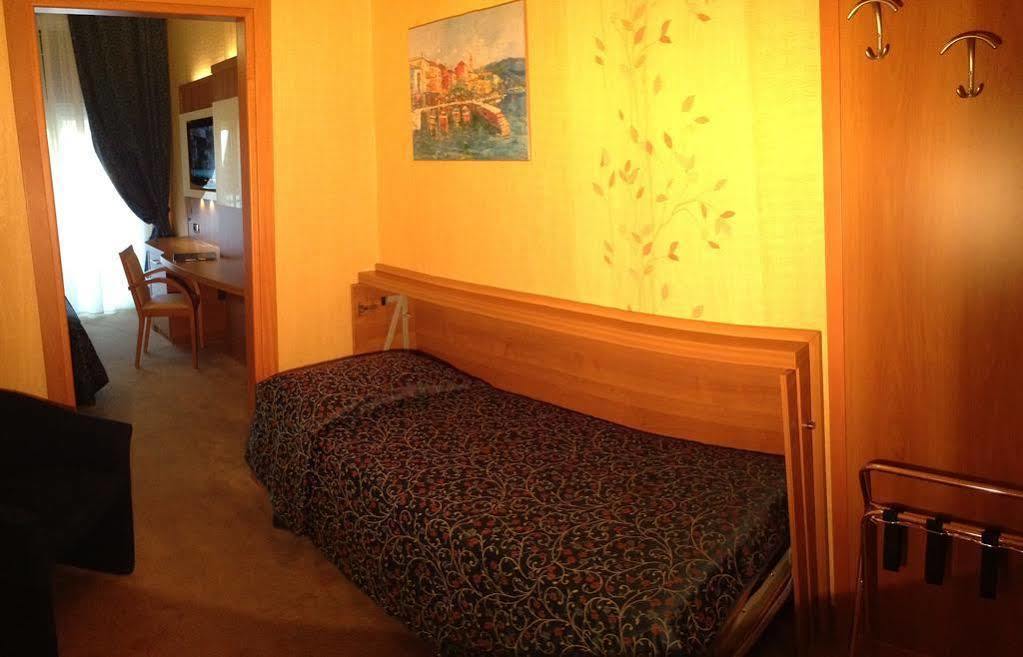 Hotel Vela D'Oro Dependence باردولينو المظهر الخارجي الصورة